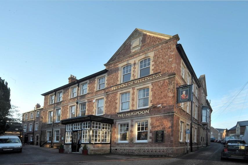 The Duke Of Wellington Wetherspoon Hotel Minehead Bagian luar foto