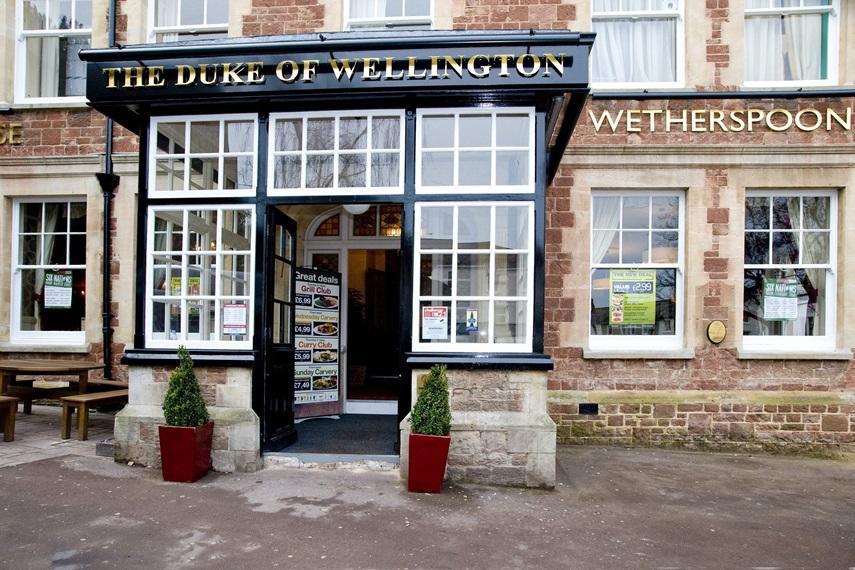 The Duke Of Wellington Wetherspoon Hotel Minehead Bagian luar foto